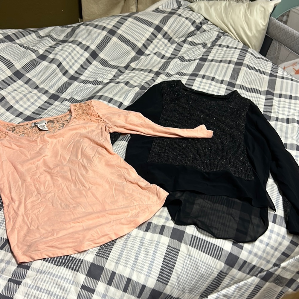 2 size small women’s shirts